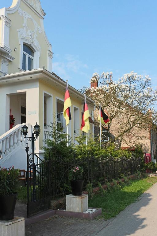 Hotel Berliner Hof Dallgow-Doeberitz Exterior foto